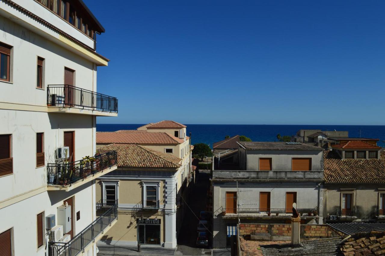 Emerella Guest House Siderno Beach Exteriör bild