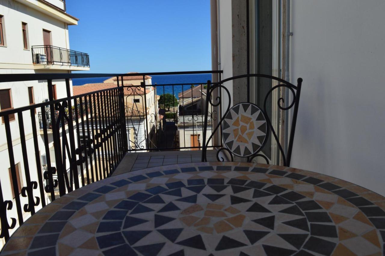 Emerella Guest House Siderno Beach Exteriör bild